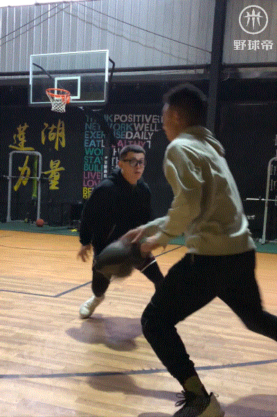 华体会网址-晒华大虎建国快攻极限过人上篮