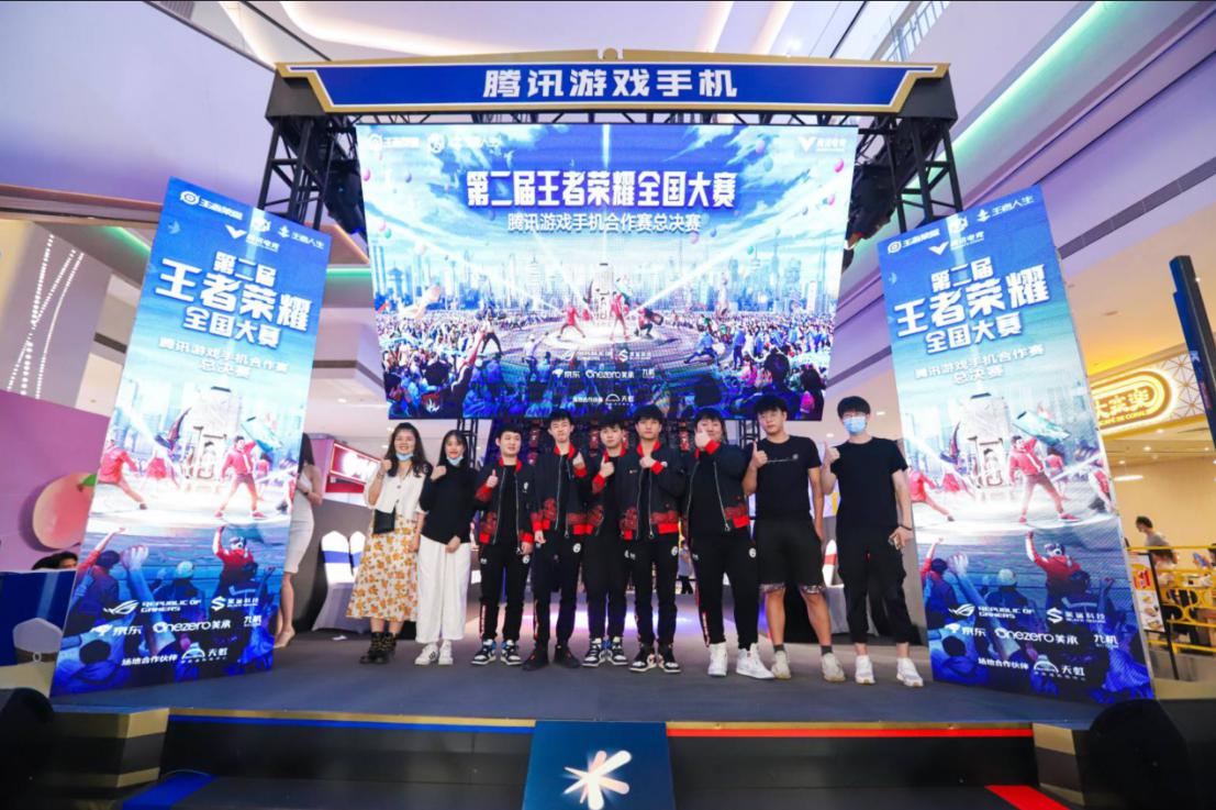 包含王者荣耀国际版现场爆点不断，怒海狂鲨扳平比分，这场打得太精彩的词条