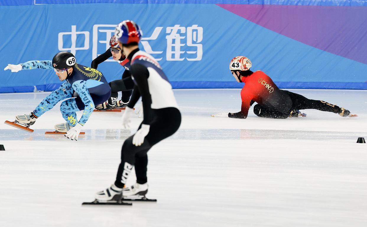 华体会登入-美国队以微弱优势获得短道速滑接力冠军