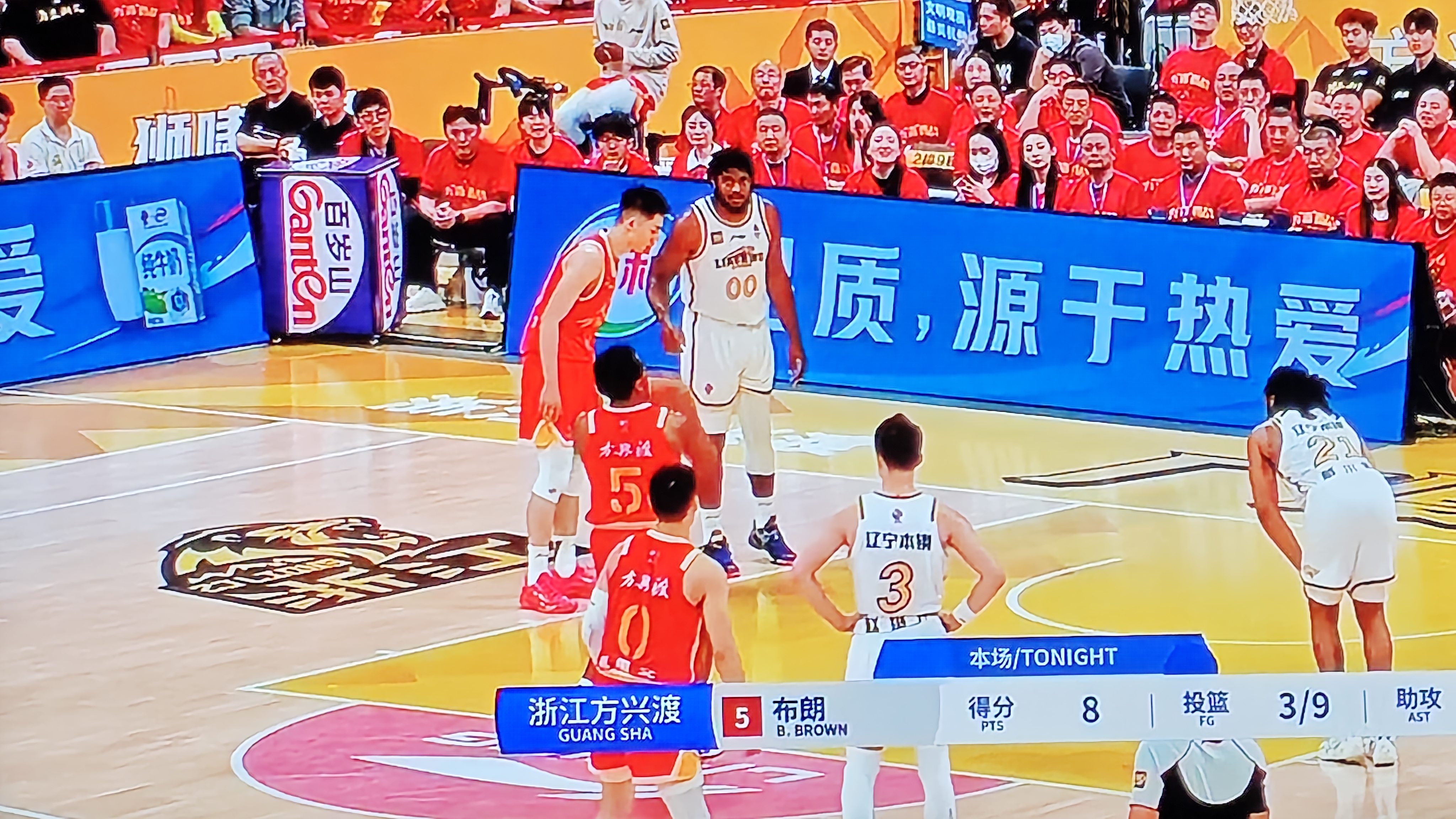 浙江男篮险胜广东队，士气大振